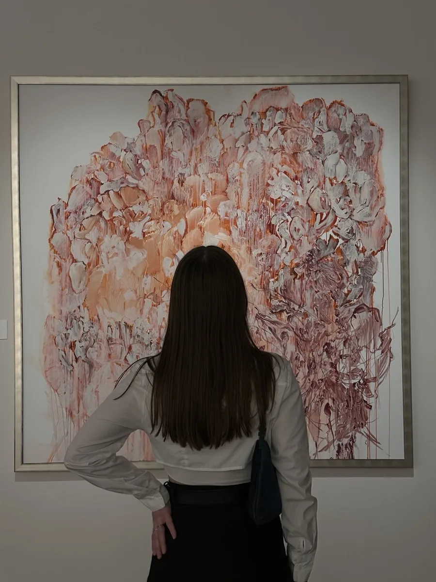 Liliia looking at a contemporary artwork in a museum